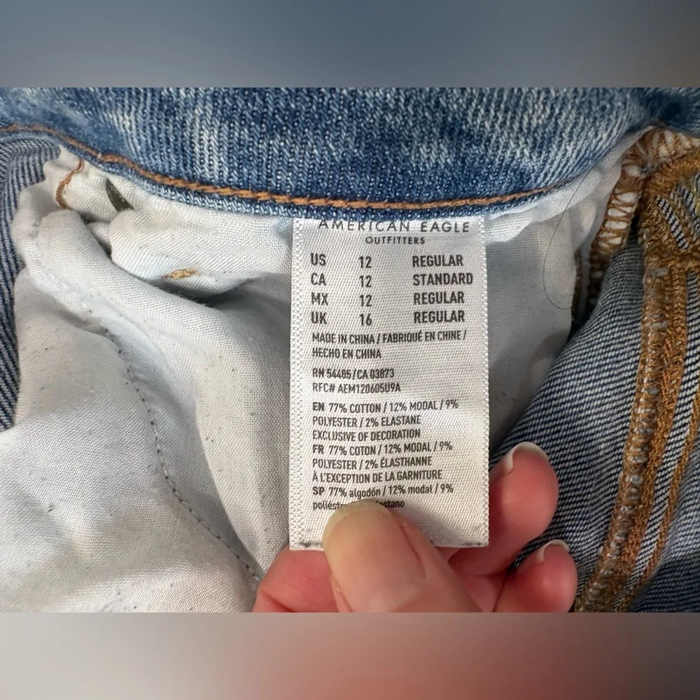 American Eagle Outfitters Stretch Mom Jean